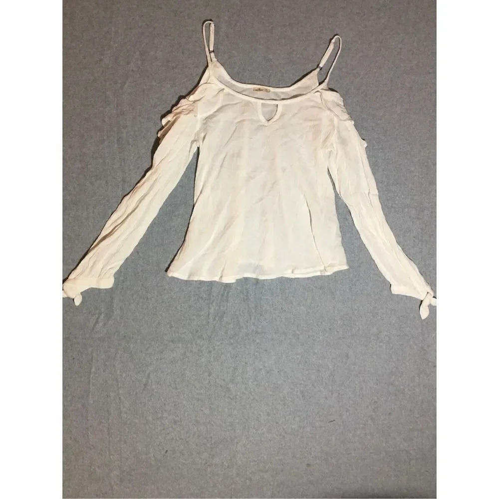 Womens Hollister Blouse Size XS White Cold Shoulder Keyhole Neckline Boho Chic - Picture 1 of 3